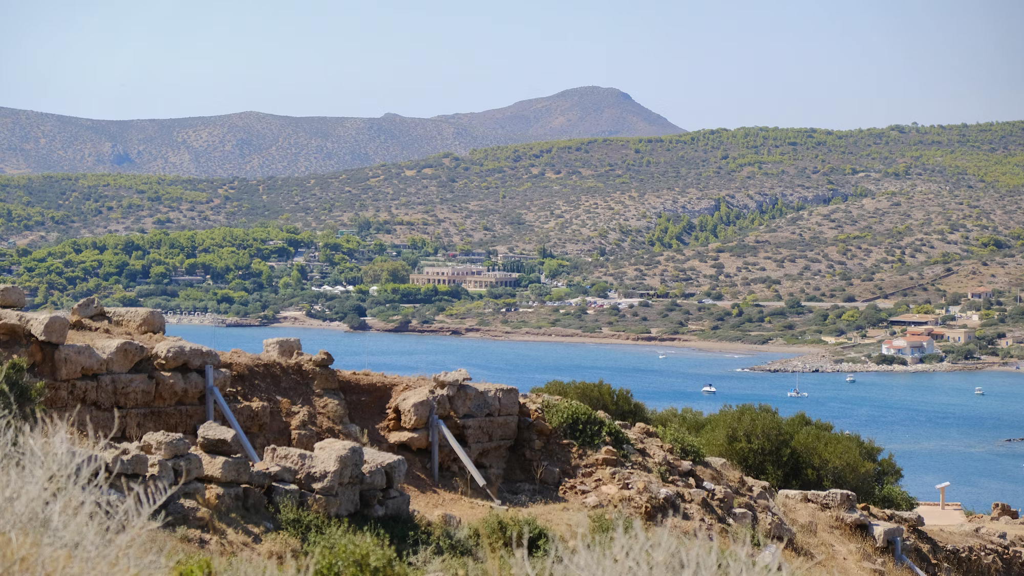 Privlačnost obalnih umikov: odkrivanje najbolj slikovitih obrež na svetu